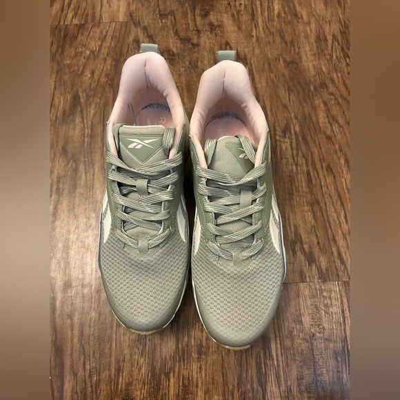 Reebok NWOT Women's Pink and Green Sneaker. Size 7.5 - Picture 1 of 7